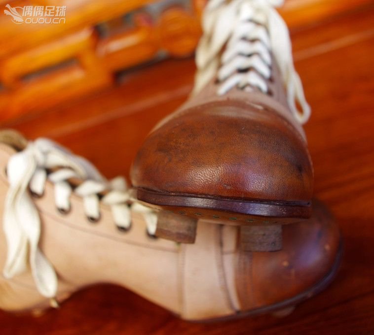 【实拍1930—1950年代6双古董足球鞋】英国、美国、德国、意大利4国顶级古董战靴PK