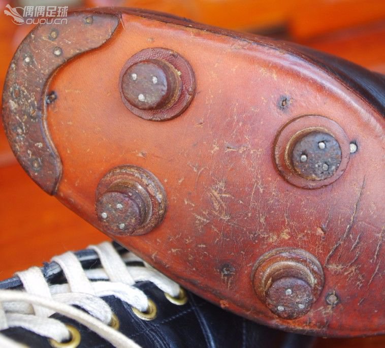 【实拍1930—1950年代6双古董足球鞋】英国、美国、德国、意大利4国顶级古董战靴PK