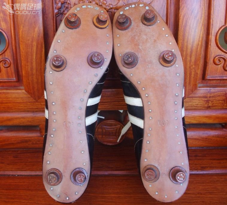 【实拍1930—1950年代6双古董足球鞋】英国、美国、德国、意大利4国顶级古董战靴PK