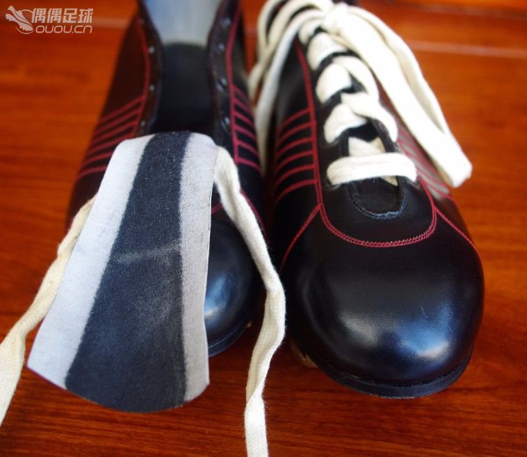 【实拍1930—1950年代6双古董足球鞋】英国、美国、德国、意大利4国顶级古董战靴PK
