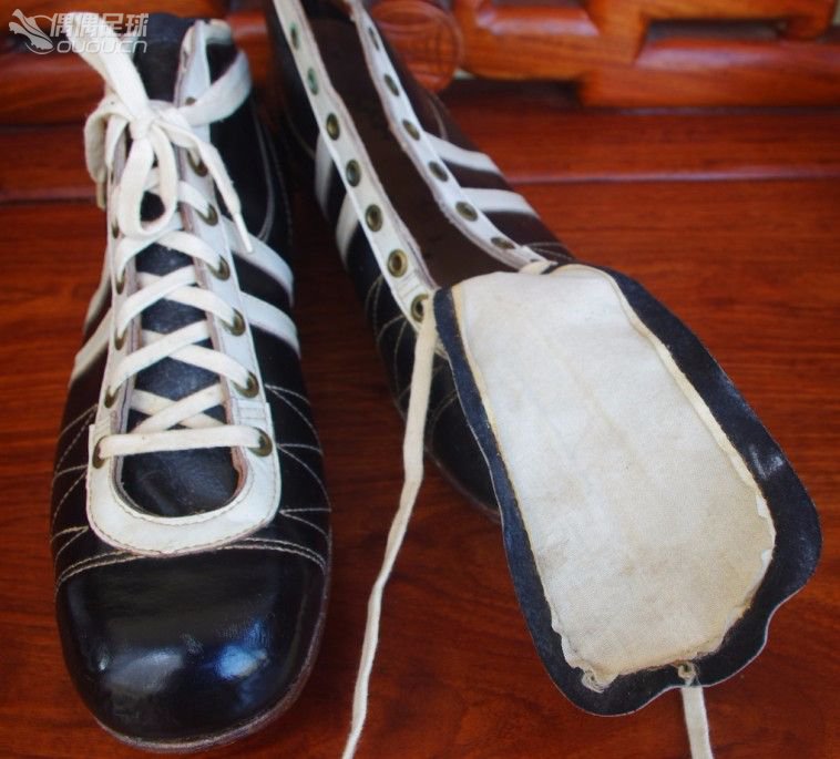 【实拍1930—1950年代6双古董足球鞋】英国、美国、德国、意大利4国顶级古董战靴PK