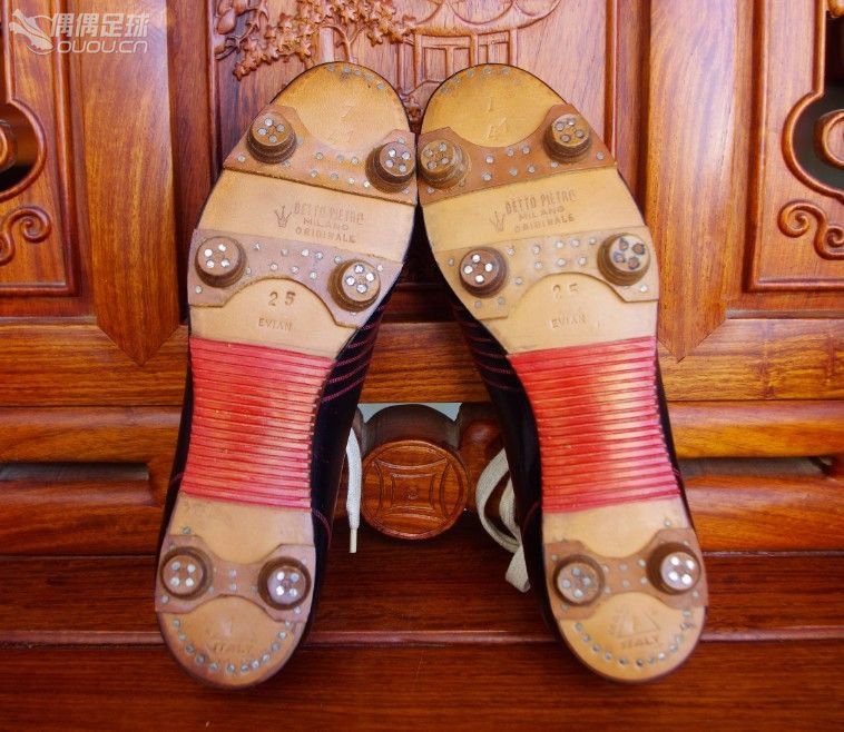 【实拍1930—1950年代6双古董足球鞋】英国、美国、德国、意大利4国顶级古董战靴PK