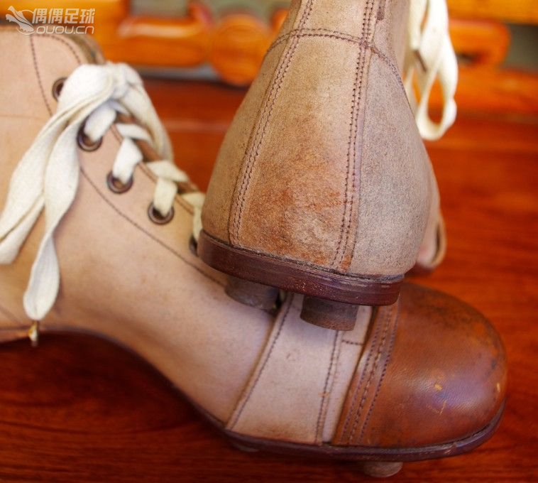 【实拍1930—1950年代6双古董足球鞋】英国、美国、德国、意大利4国顶级古董战靴PK