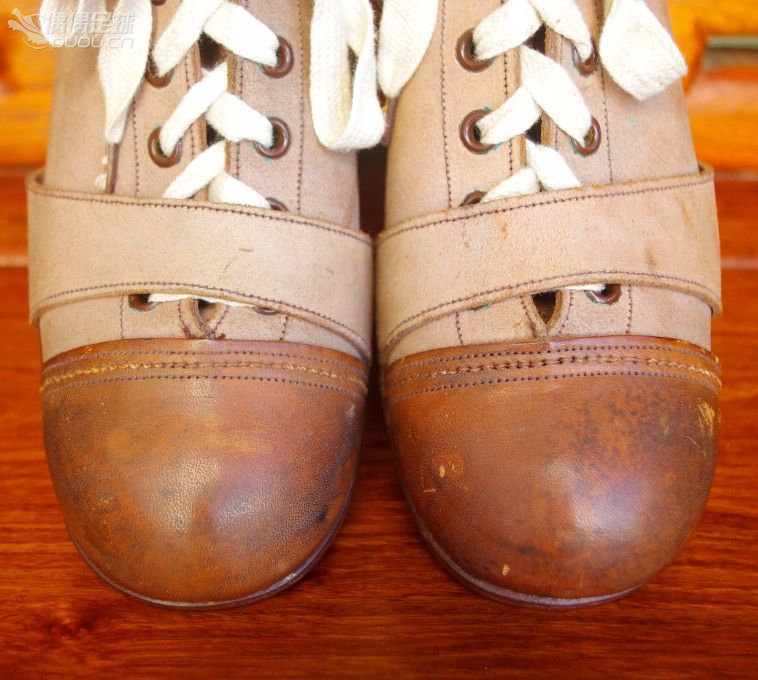 【实拍1930—1950年代6双古董足球鞋】英国、美国、德国、意大利4国顶级古董战靴PK