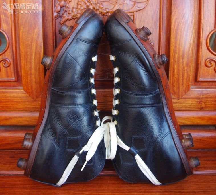 【实拍1930—1950年代6双古董足球鞋】英国、美国、德国、意大利4国顶级古董战靴PK