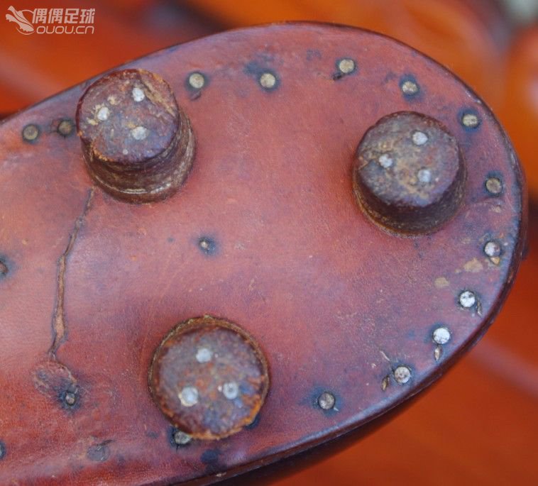 【实拍1930—1950年代6双古董足球鞋】英国、美国、德国、意大利4国顶级古董战靴PK