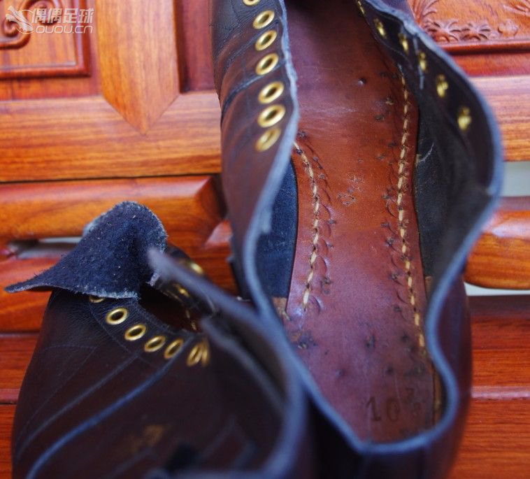【实拍1930—1950年代6双古董足球鞋】英国、美国、德国、意大利4国顶级古董战靴PK