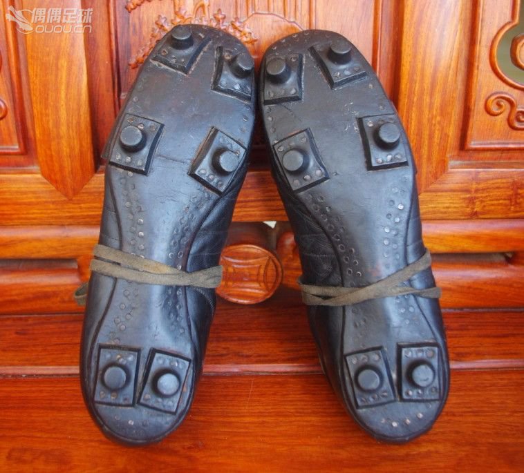 【实拍1930—1950年代6双古董足球鞋】英国、美国、德国、意大利4国顶级古董战靴PK