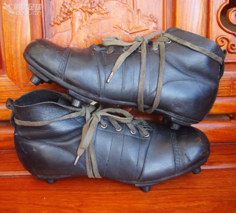 【实拍1930—1950年代6双古董足球鞋】英国、美国、德国、意大利4国顶级古董战靴PK