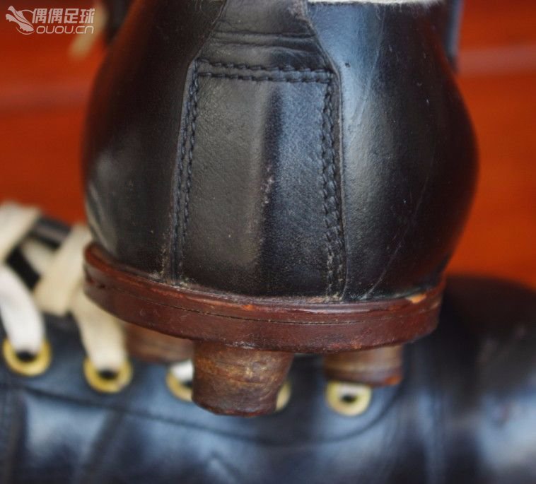 【实拍1930—1950年代6双古董足球鞋】英国、美国、德国、意大利4国顶级古董战靴PK
