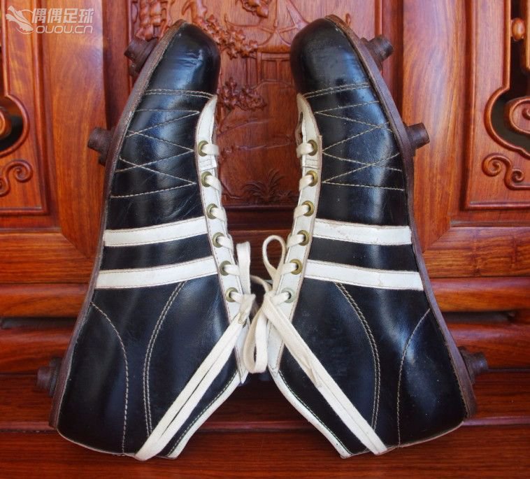 【实拍1930—1950年代6双古董足球鞋】英国、美国、德国、意大利4国顶级古董战靴PK