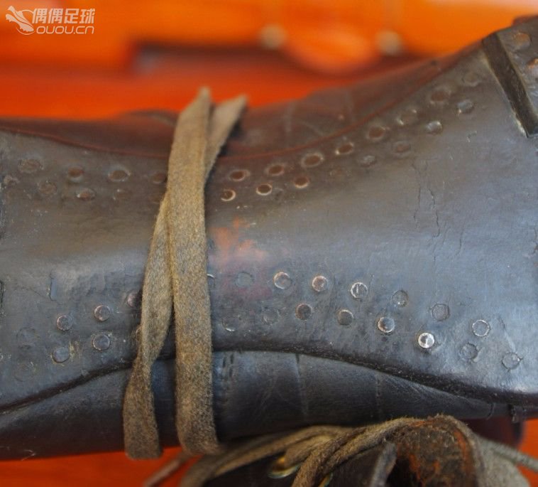 【实拍1930—1950年代6双古董足球鞋】英国、美国、德国、意大利4国顶级古董战靴PK