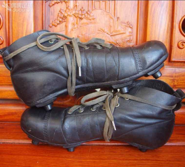 【实拍1930—1950年代6双古董足球鞋】英国、美国、德国、意大利4国顶级古董战靴PK