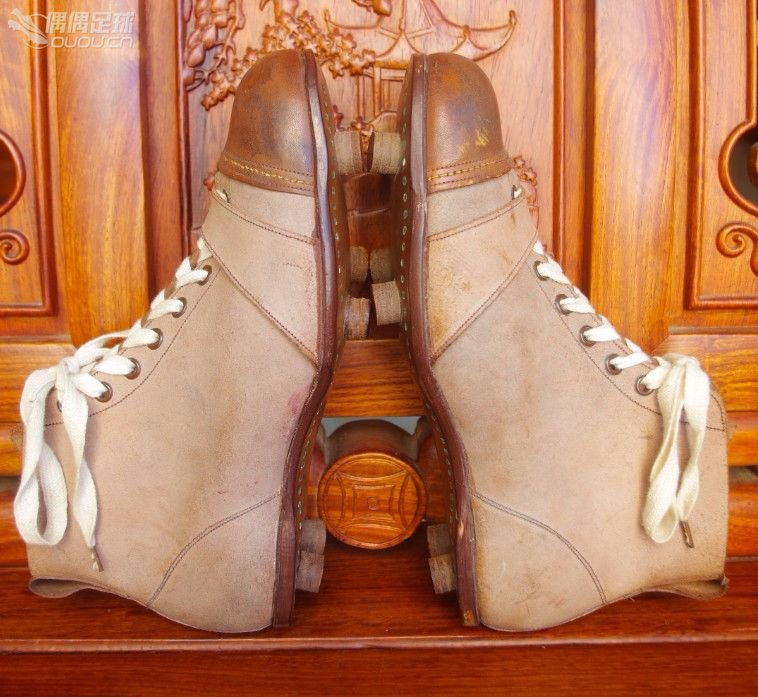 【实拍1930—1950年代6双古董足球鞋】英国、美国、德国、意大利4国顶级古董战靴PK