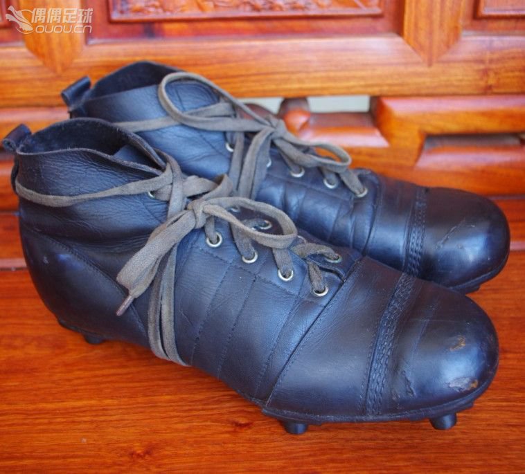 【实拍1930—1950年代6双古董足球鞋】英国、美国、德国、意大利4国顶级古董战靴PK