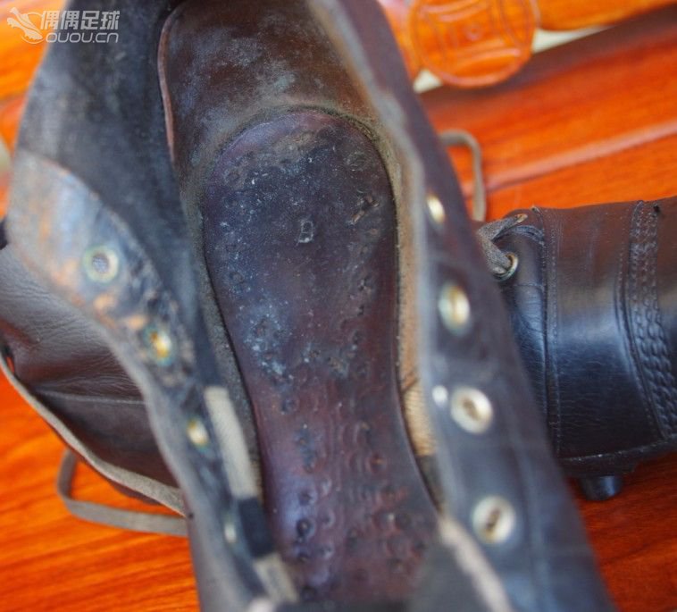 【实拍1930—1950年代6双古董足球鞋】英国、美国、德国、意大利4国顶级古董战靴PK