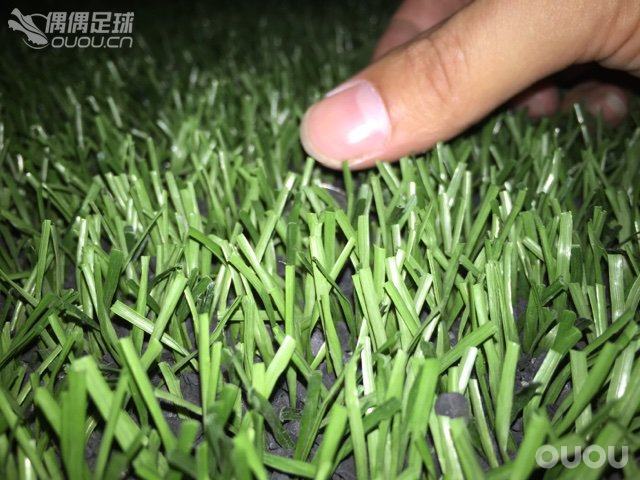 请问各位X15.1中等人草容易断钉吗?