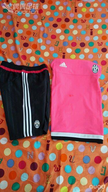 双11的奥特莱斯收获,搞到一套尤文的粉系列,还有一件超级白菜的训练服