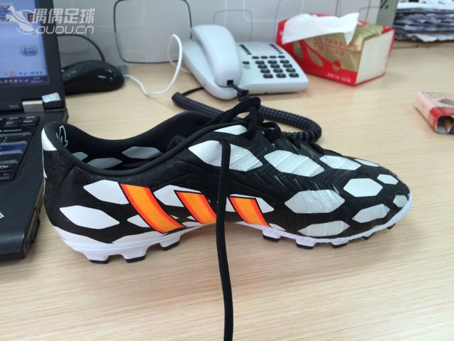 中端奶牛猎鹰到手了(价格美丽)。由于偶偶已有静态详细测评,不多赘述。