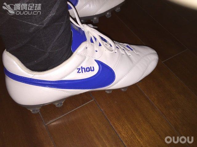 再开一箱,托偶偶吉言,这双ace下午就到了,迫不及待跑到ems点来拿,ace的包裹感还是不错