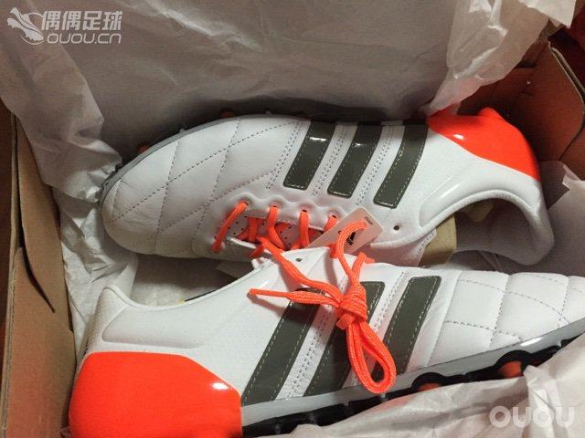 再开一箱,托偶偶吉言,这双ace下午就到了,迫不及待跑到ems点来拿,ace的包裹感还是不错