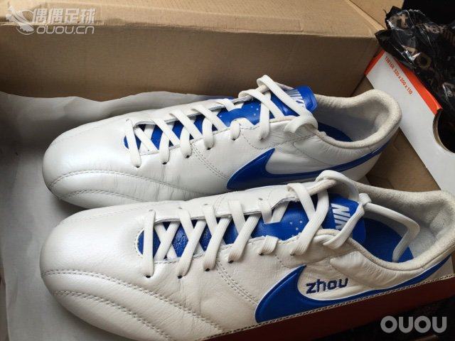 再开一箱,托偶偶吉言,这双ace下午就到了,迫不及待跑到ems点来拿,ace的包裹感还是不错