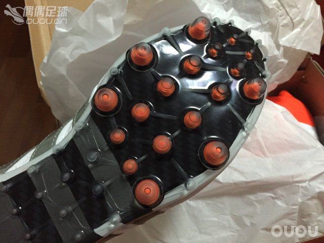 再开一箱,托偶偶吉言,这双ace下午就到了,迫不及待跑到ems点来拿,ace的包裹感还是不错