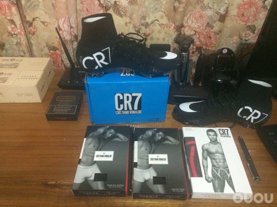 火山熔岩的确骚的不要不要的,真正的CR7迷应该武装到内裤