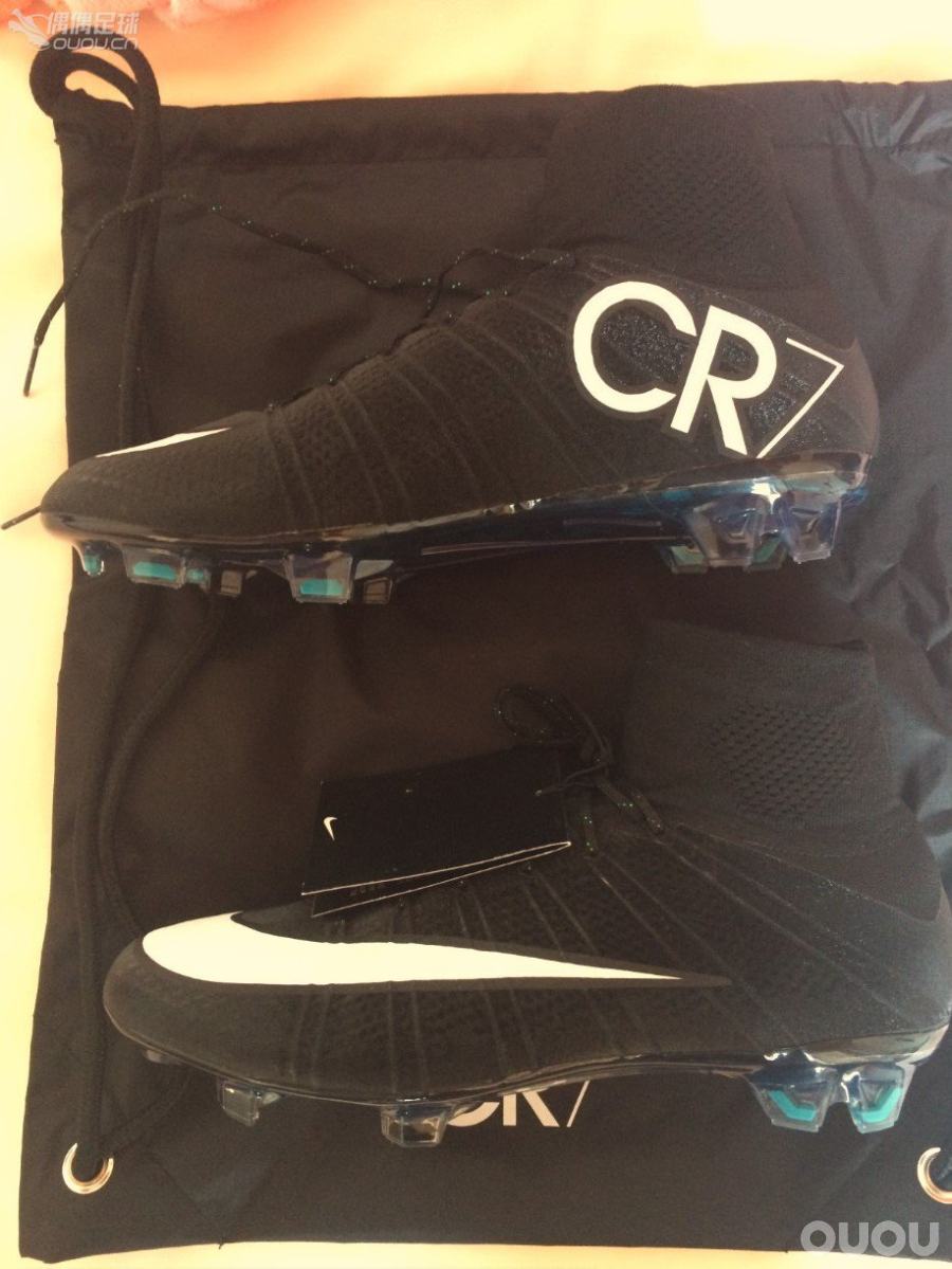 火山熔岩的确骚的不要不要的,真正的CR7迷应该武装到内裤