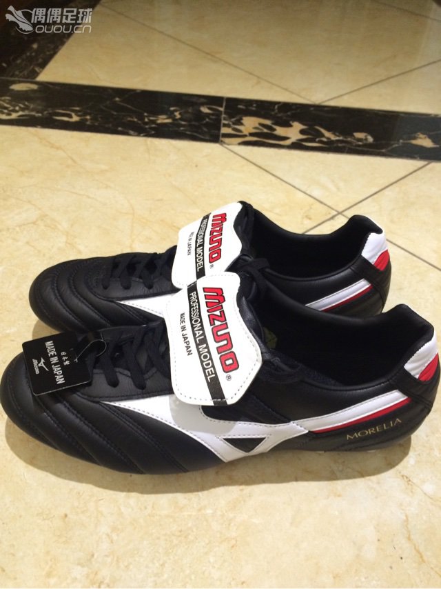 纪念一下,十二岁开始踢球,现在三十五了,人生第一双袋鼠皮!