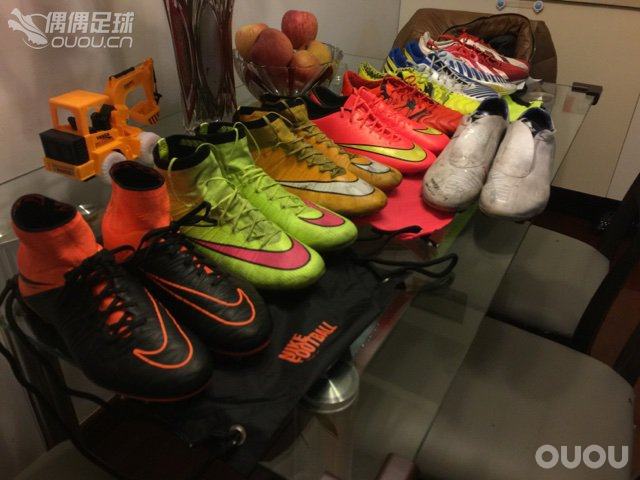 足球鞋有点多!在考虑是不是要出掉点。。。
