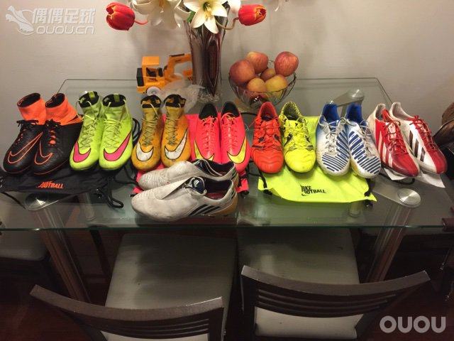 足球鞋有点多!在考虑是不是要出掉点。。。
