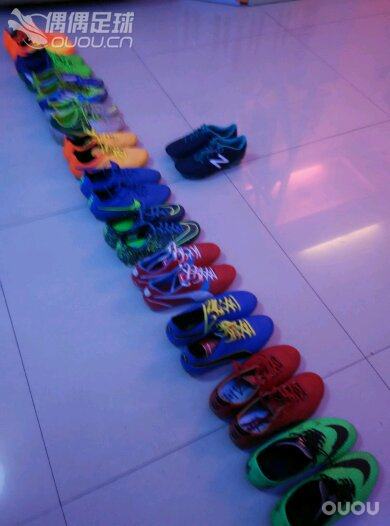 紧急集合!立正,向右看齐,向前看,报数!123……稍息,立正!报告NB首长,全班集合完毕,请您检阅!?