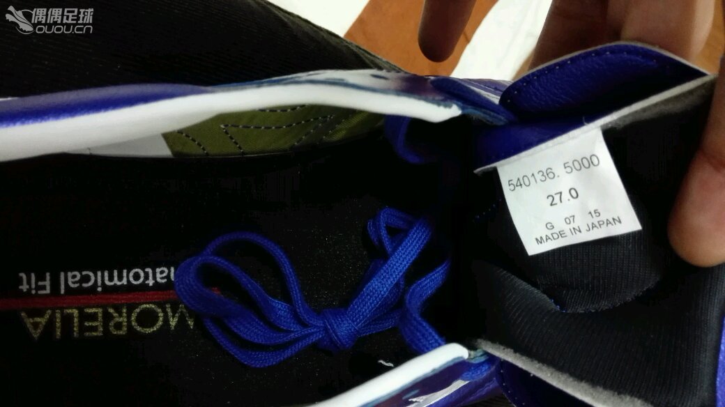 好鞋子就是好鞋子,包裹性极佳,宽度适合我的大宽脚,虽然hg的钉子有点粗大,但一点都不硌脚