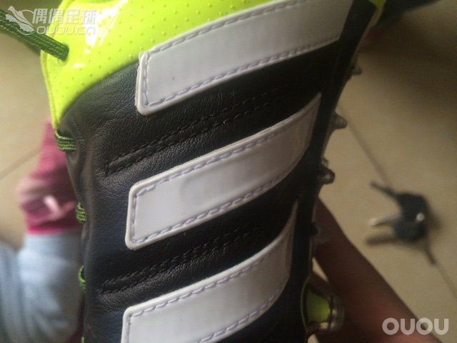 大神帮鉴定。250的脚255的还是感觉紧,大脚指感觉顶。