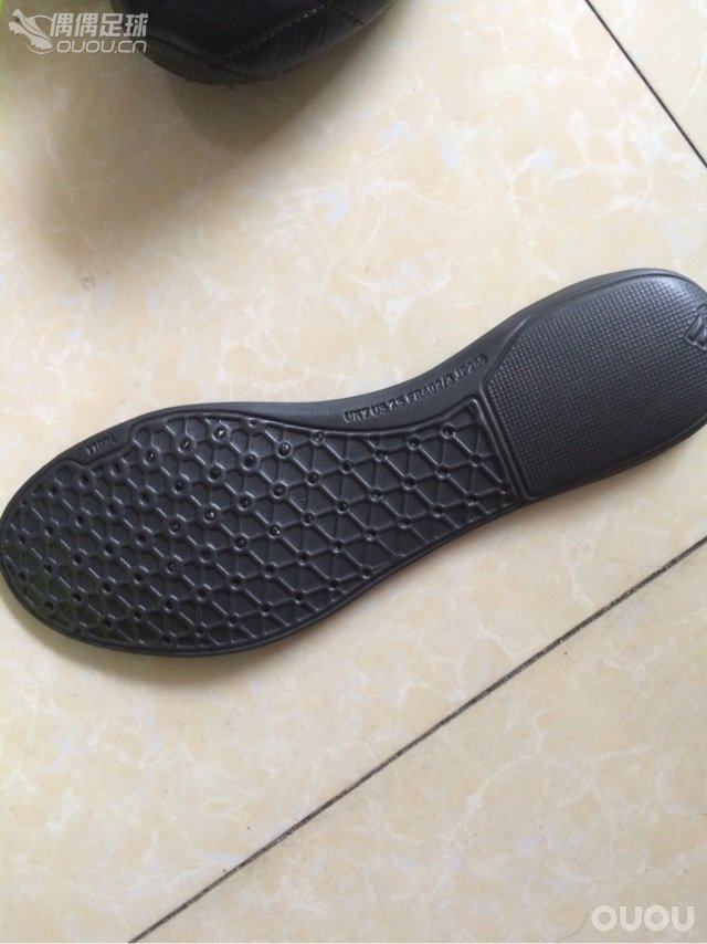 大神帮鉴定。250的脚255的还是感觉紧,大脚指感觉顶。