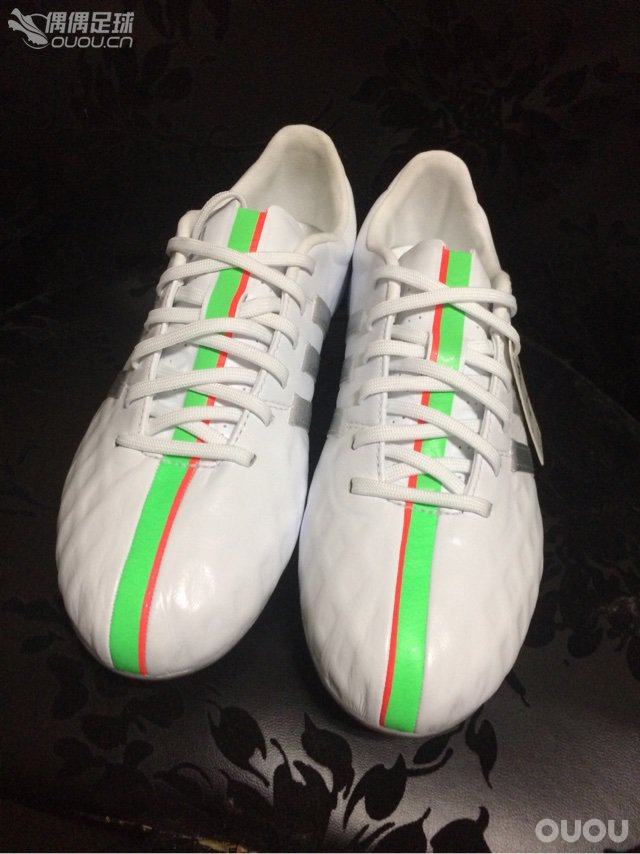 2015快要结束了 今年送走不少战靴 还有穿坏的 最后留下4双来个合照 !