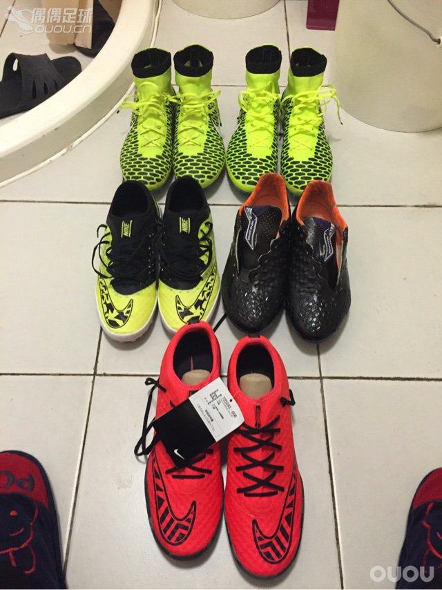 2015快要结束了 今年送走不少战靴 还有穿坏的 最后留下4双来个合照 !