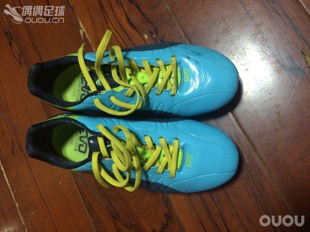 2015快要结束了 今年送走不少战靴 还有穿坏的 最后留下4双来个合照 !