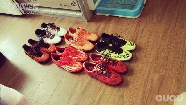 2015快要结束了 今年送走不少战靴 还有穿坏的 最后留下4双来个合照 !