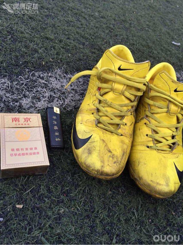 2015快要结束了 今年送走不少战靴 还有穿坏的 最后留下4双来个合照 !