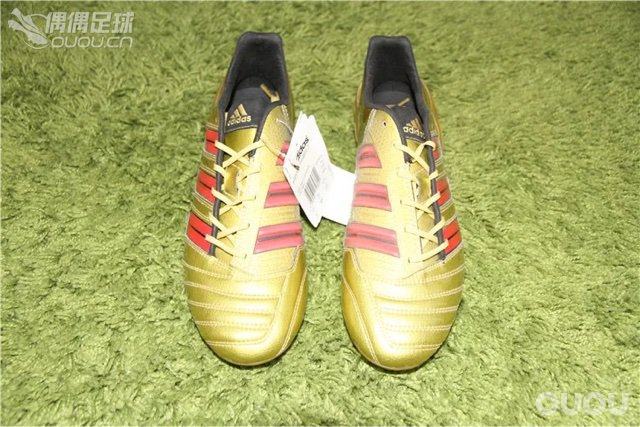 2015快要结束了 今年送走不少战靴 还有穿坏的 最后留下4双来个合照 !