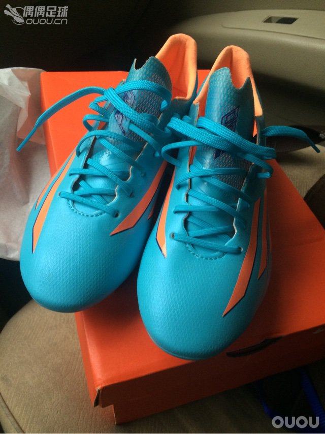 2015快要结束了 今年送走不少战靴 还有穿坏的 最后留下4双来个合照 !