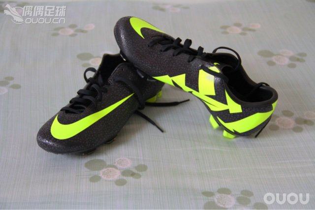 收了两双速度型战靴