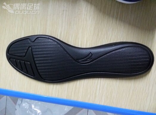 安踏雄狮开箱图!从鞋盒里的鞋钉介绍来看安踏没有做ag的打算。