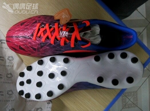 安踏雄狮开箱图!从鞋盒里的鞋钉介绍来看安踏没有做ag的打算。