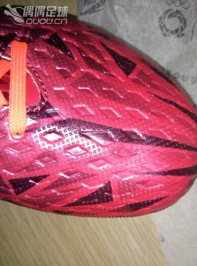 安踏雄狮开箱图!从鞋盒里的鞋钉介绍来看安踏没有做ag的打算。