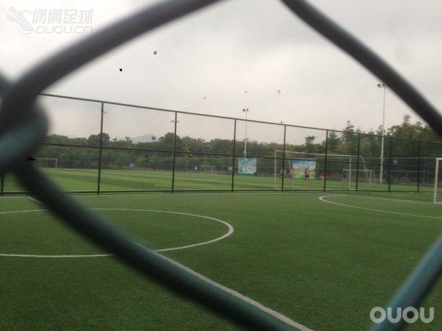 求偶友们,想在深圳买球鞋,哪里东西最全?哪里有打折的店?