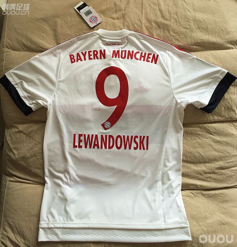 拜仁 15-16 客场 莱万印号