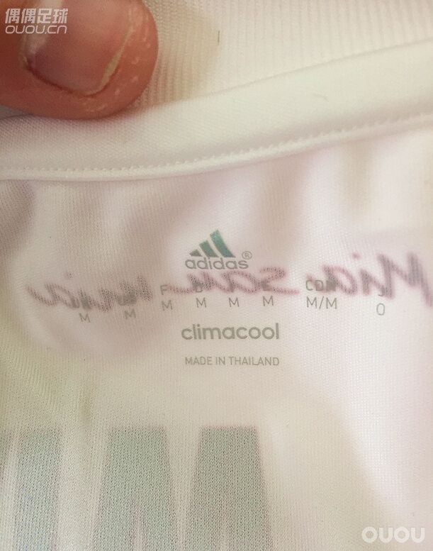 拜仁 15-16 客场 莱万印号